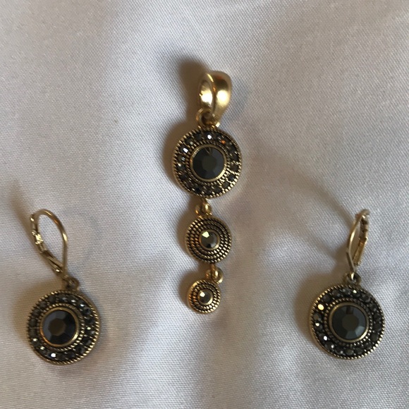 Lia Sophia Jewelry - Lia Sophia Pendant & Earings